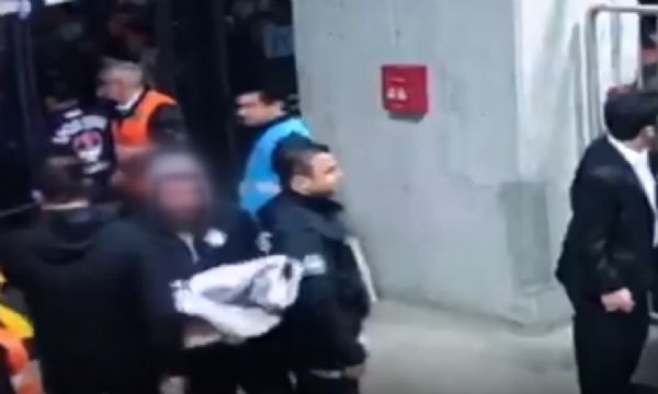 Göztepe-Altay maçında fişeği taşıyan zanlının stada girdiği anlar kamerada
