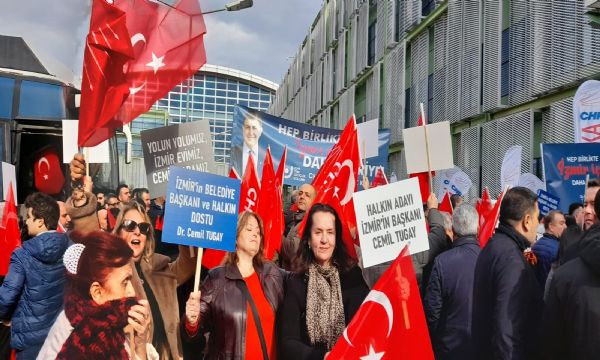 CHP İzmir'den Tugay'a özel karşılama