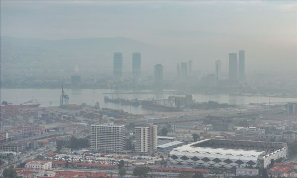 İzmir'e sis çöktü!