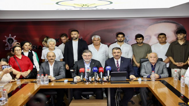 AK Parti İzmir'de rozet şov!
