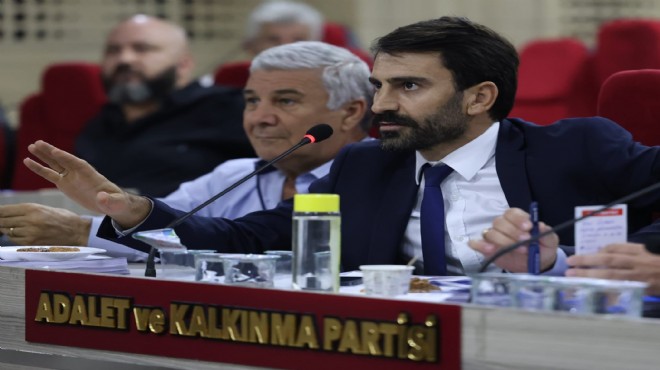 AK Partili Kişili’den Başkan Tugay’a 'açık ofis' salvosu: Şekli bırak hizmet belediyeciliği yap!