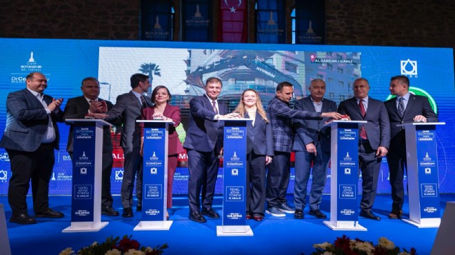 Açılış töreninde Çankırı ve Kaya'ya tepki: Bardaklarla şov yapanlar, kargo poşetleriyle gezenlerle olmaz!