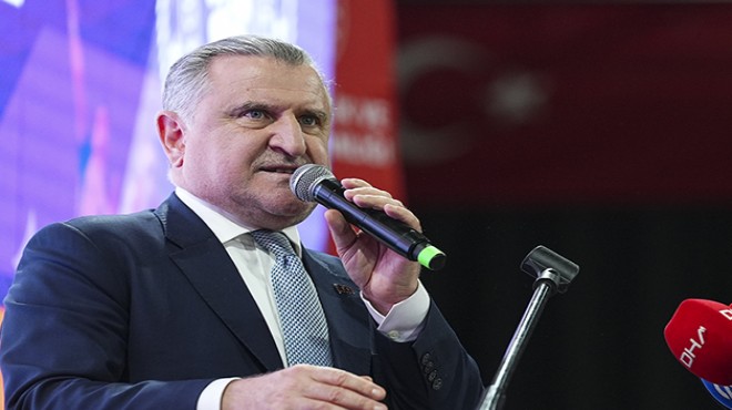 Bakan Bak'tan İzmir'de yatırım mesajları: Türkiye'nin en modern yüzme havuzunu açacağız!