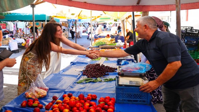 Başkan Denizli'den pazar mesaisi: Çeşme'yi ortak akılla yönetmeye devam edeceğiz!