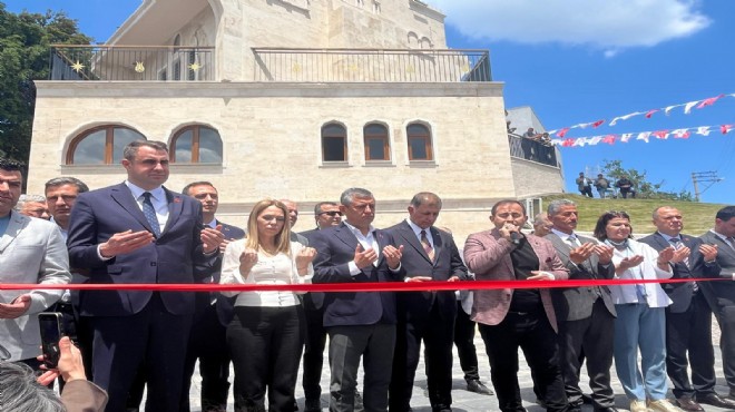 Bornova Mescid-i Aksa Camii Özel’in katılımıyla açıldı