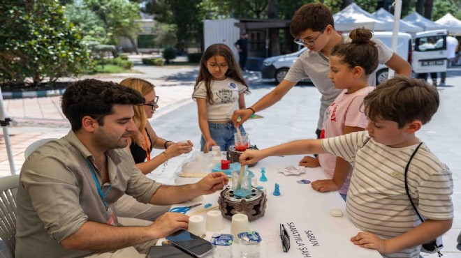 Bornova'da bilim şöleni: Genç mucitler Büyükpark'ta buluştu