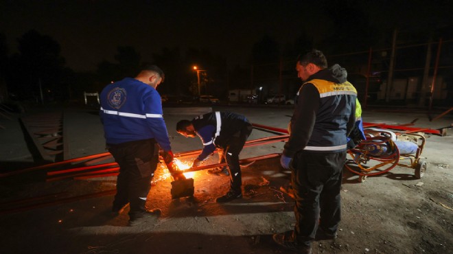 Buca'da Hazine arazisinde kaçak yapıya gece operasyonu!