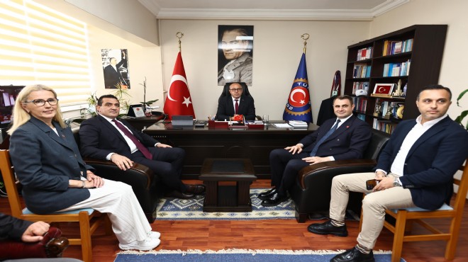 CHP'den İzmir'de sendikalara ziyaret ve ortak mücadele mesajı