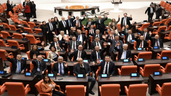 CHP'den 'Meclis'i terk etmeme' eylemi