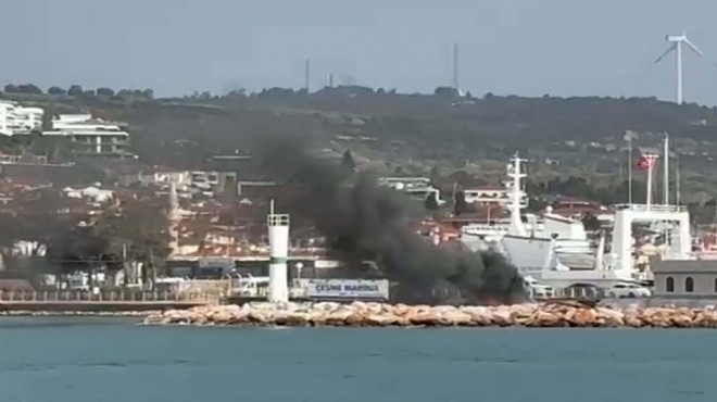 Çeşme'de motoryat alev alev yandı