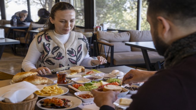 Doğayla iç içe mola: Buca1923 Mevlana Kafe!