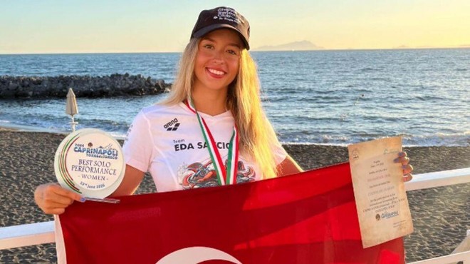 Eda Savcıgil, Catalina Kanalı'nı rekorla yüzdü!