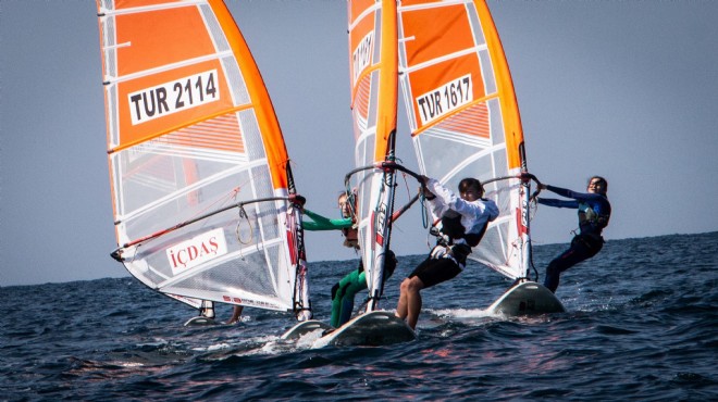 Foça'da sörf rüzgarı milli forma için esti