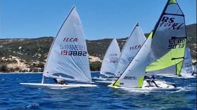 Foça'da yelken yarışları nefes kesti