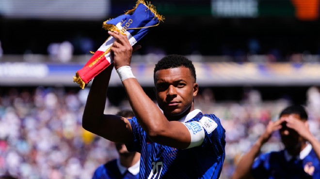 Fransa kazandı, Mbappe rekor kırdı!