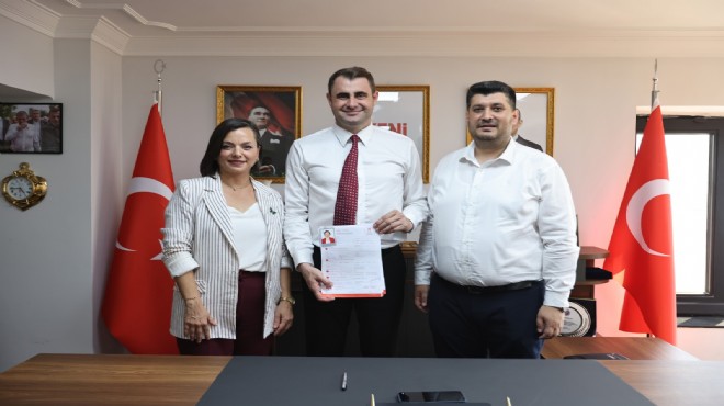 Güç'ten Kınay'a YENİ Parti rozeti: Tarihin doğru tarafında durdu!