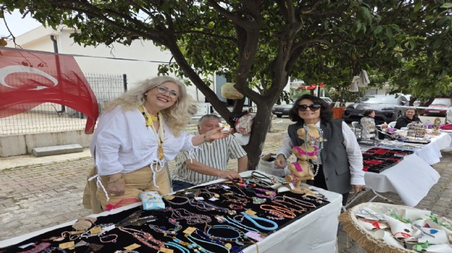 Güzelbahçe Anneler Derneği'nden şenlik gibi kermes