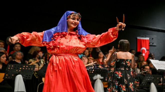 Halk dansları şöleni: Kaşıkların ritmi Bornova’da yankılandı