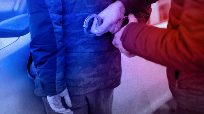 Havalimanına 2 bıçakla geldi, 4 polisi yaraladı!