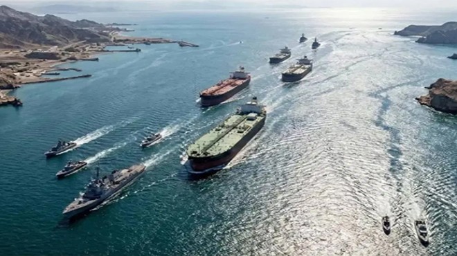 Hürmüz Boğazı'nda tanker trafiği durduruldu