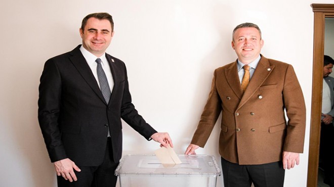 İl başkanı Güç, Aliağa'da oyunu kullandı: Sandığa yoğun ilgi var!