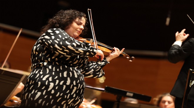 İzmir Oda Orkestrası, dünyaca ünlü keman sanatçısı Küden ile aynı sahnede