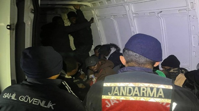 İzmir açıklarında çoluk çocuk umut yolculuğu!