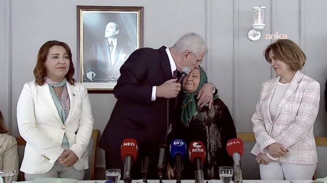 İzmir'de Dervişoğlu ve şehit annesi arasında duygulandıran diyalog!