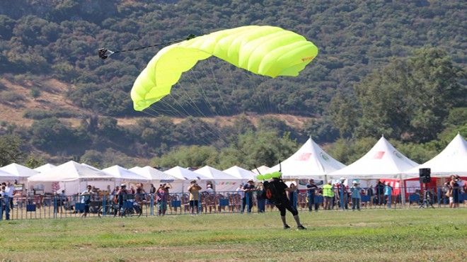 İzmir'de THK Havacılık Festivali başladı