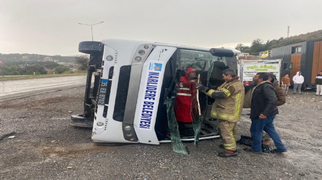 Futbolcuları taşıyan midibüs devrildi: 4 yaralı!