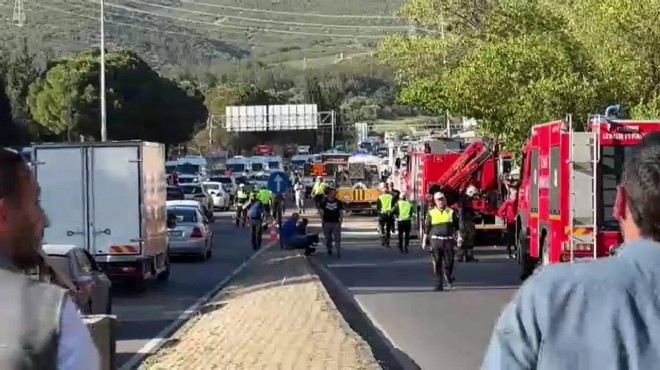 İzmir'de katliam gibi zincirleme kaza: 1'i polis, 3 kişi hayatını kaybetti!