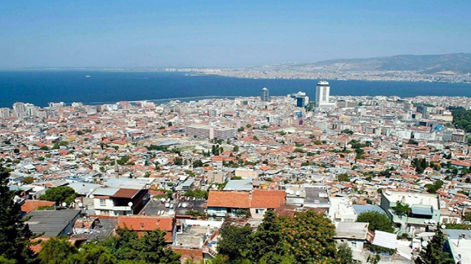 İzmir'de konut ve iş yeri satışlarında düşüş sürüyor