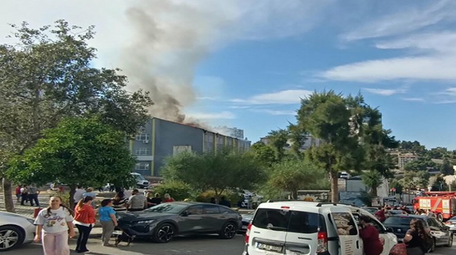 İzmir'de okulun çatısında korkutan yangın