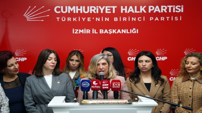 İzmir'de rozet şov... 'CHP iktidarı kadınların iktidarı olacak'