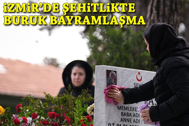 İzmir'de şehitlikte buruk bayramlaşma