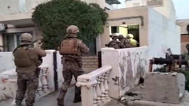 İzmir'de silahlı saldırı şüphelisi 2 kişi yakalandı