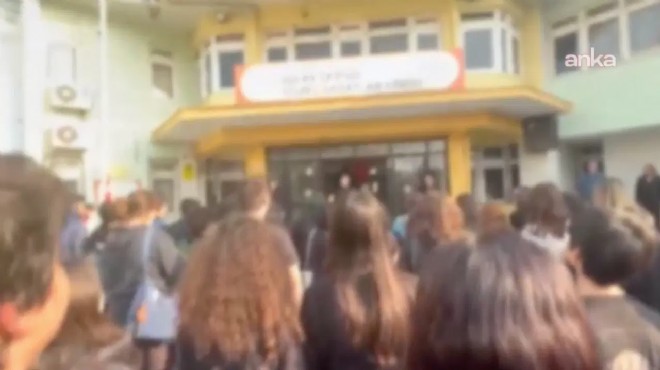 İzmir'deki okulda 'Andımız' krizi: CHP'den sert tepki!