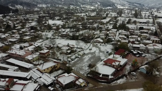 İzmir'in çatısında mayısta kar sürprizi