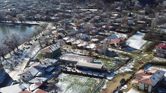 İzmir'in yüksek kesimlerinde kar etkili oldu