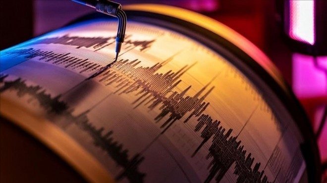 Balıkesir'de deprem: İzmir'i de salladı!