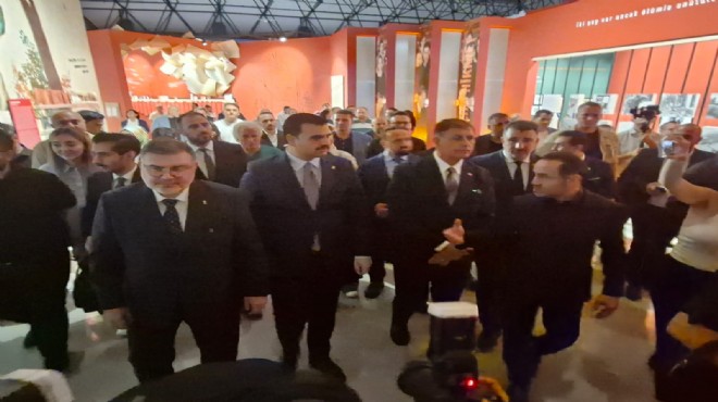 İzmir siyasetinde dikkat çeken 2 kare!
