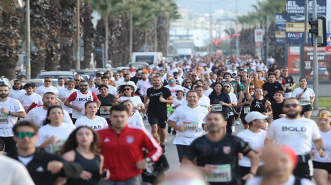 Karşıyaka 7'den 77'ye Ata’dan Ana’ya koştu!