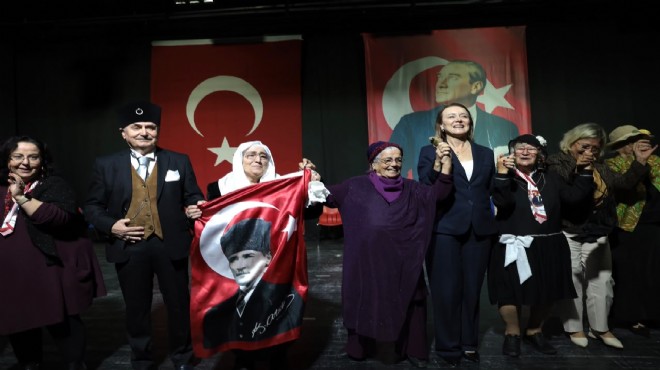 Konak’ın çınarlarından Cumhuriyet gösterisi