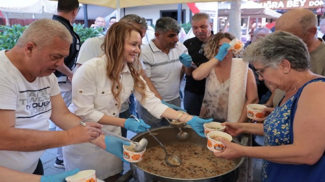Konak’ta aşurenin bereketi 10 bin kişiyle paylaşıldı
