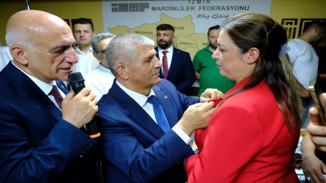 MHP İzmir'de rozet şov: 278 kişi katıldı!