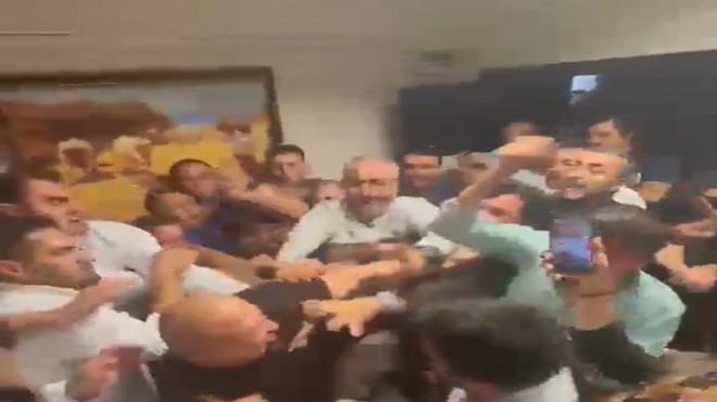 Menderes'te başkan vekili seçiminde yumruklu kavga!