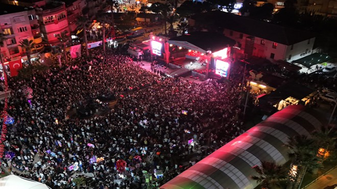 Menemen'de on binler, Sefo ile coştu