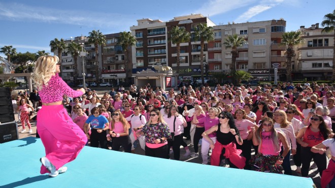 Menemenli kadınlardan pembe yürüyüş!