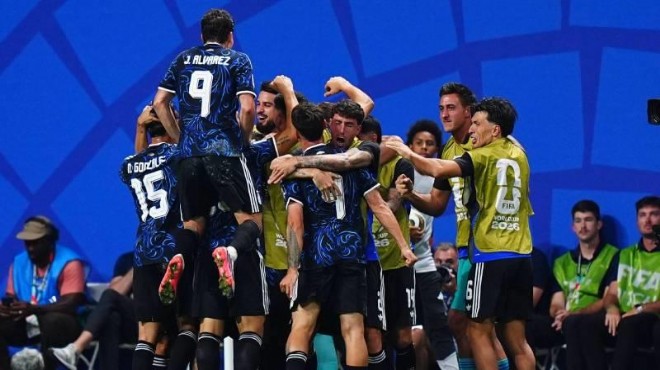 Messi, Arjantin'i finale taşıdı: Tarihi geri dönüş!