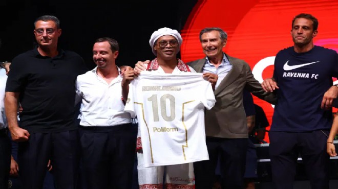 Ronaldinho yıllar sonra futbola döndü!